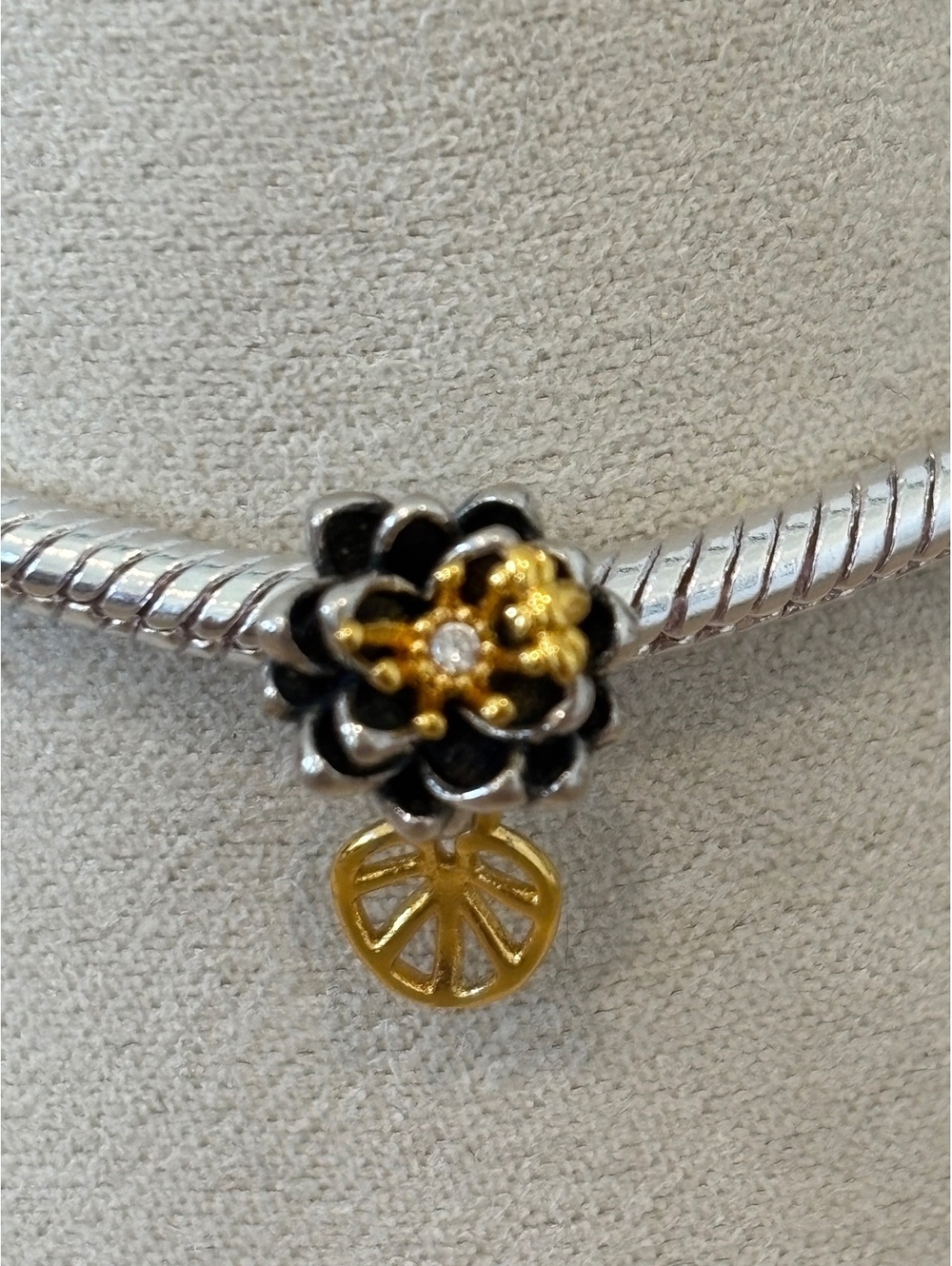Pandora Disney’s Princess and the Frog Tianas signature lotus flower/water lily